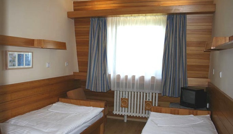 HOTEL ČERNÁ BOUDA Janské Lázně - Dvoulůžkový pokoj
